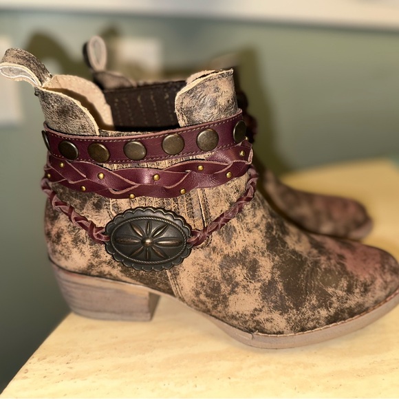 Circle G by Corral Womens Sz 7.5 Leather Harness & Studs Boots Brown Distressed - Picture 3 of 11